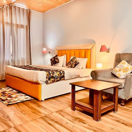 Hadimba Hill View By Hadimba Palace, Manali - Premium Room ! Family Hotel ! Parking ! Near Hadimba Temple Buitenkant foto