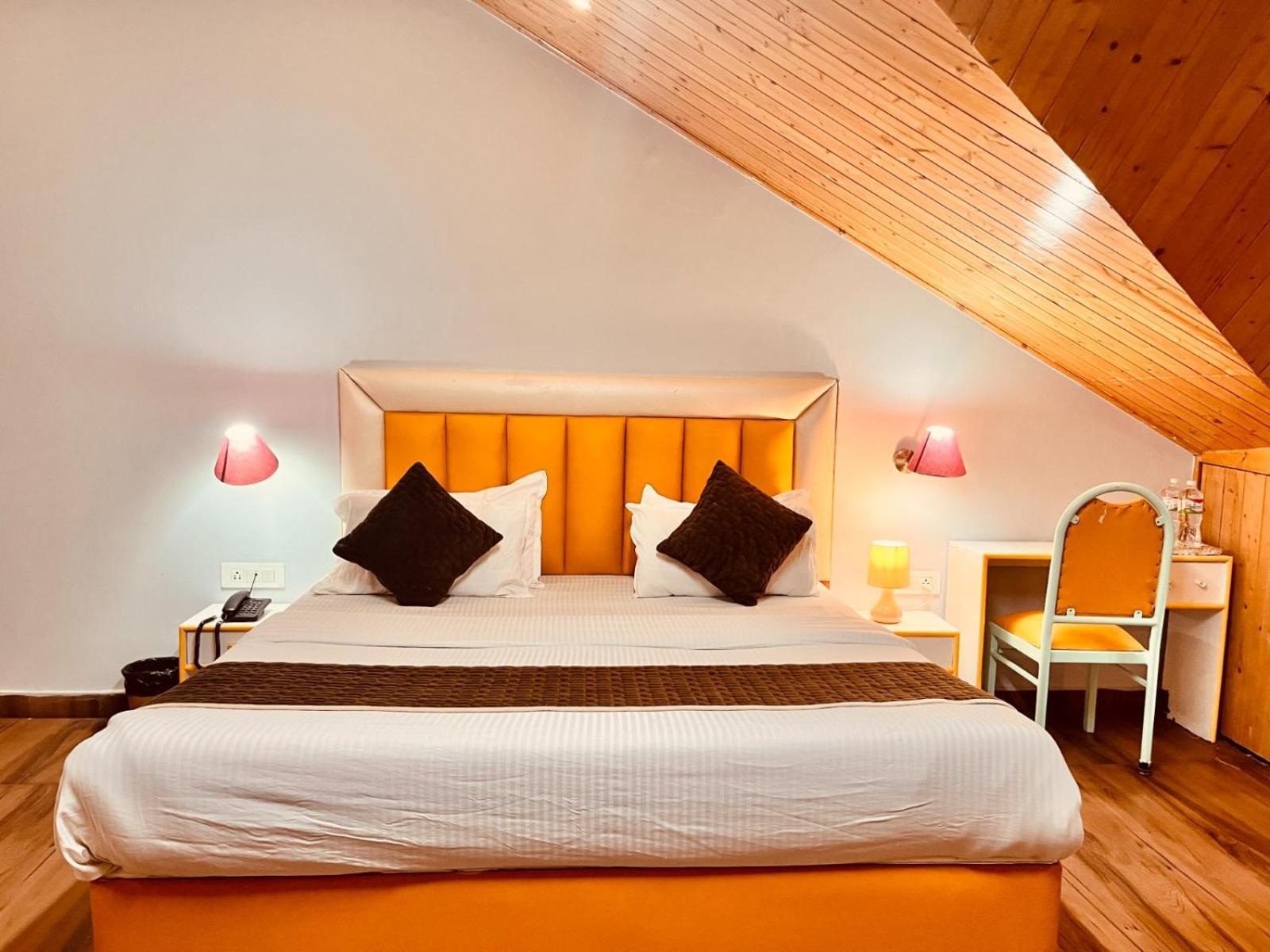 Hadimba Hill View By Hadimba Palace, Manali - Premium Room ! Family Hotel ! Parking ! Near Hadimba Temple Buitenkant foto