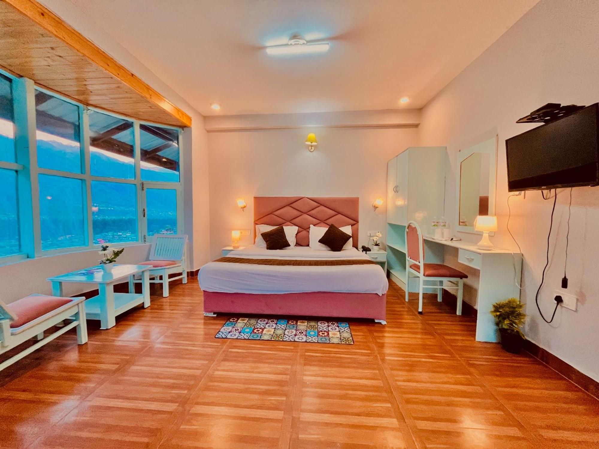 Hadimba Hill View By Hadimba Palace, Manali - Premium Room ! Family Hotel ! Parking ! Near Hadimba Temple Buitenkant foto