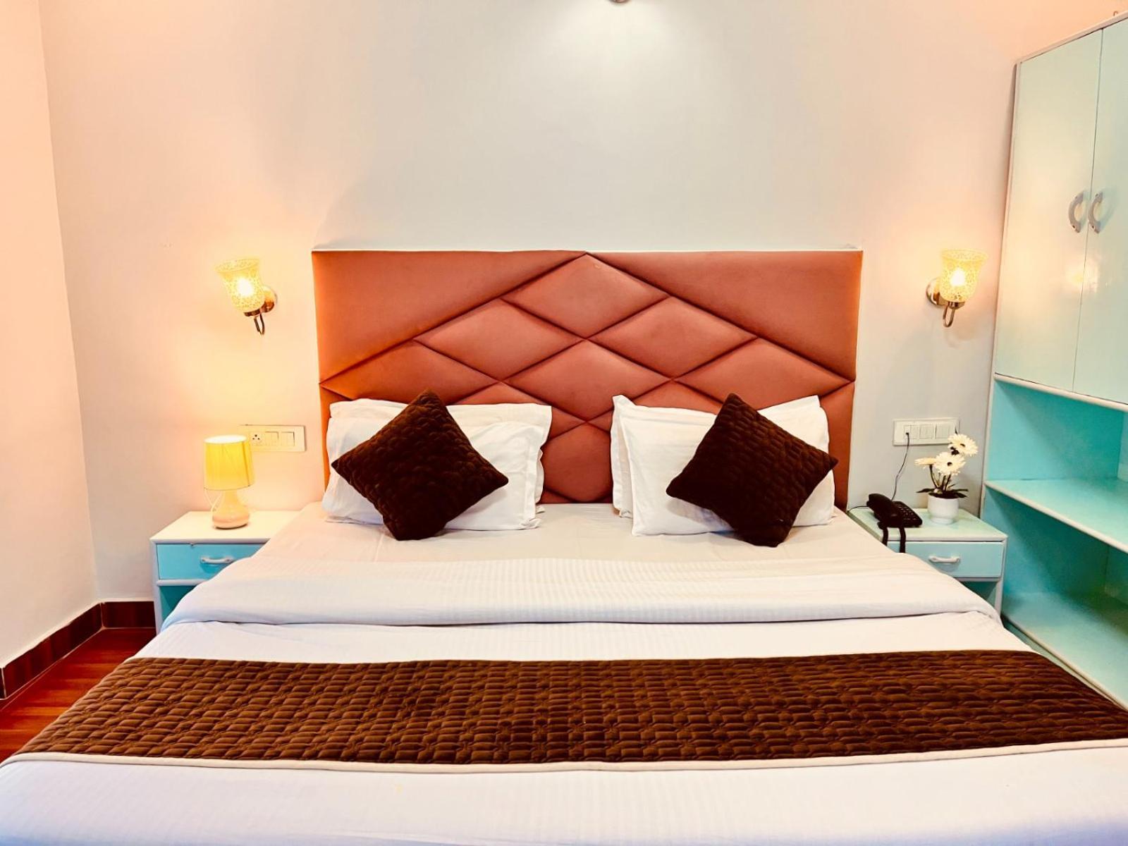 Hadimba Hill View By Hadimba Palace, Manali - Premium Room ! Family Hotel ! Parking ! Near Hadimba Temple Buitenkant foto