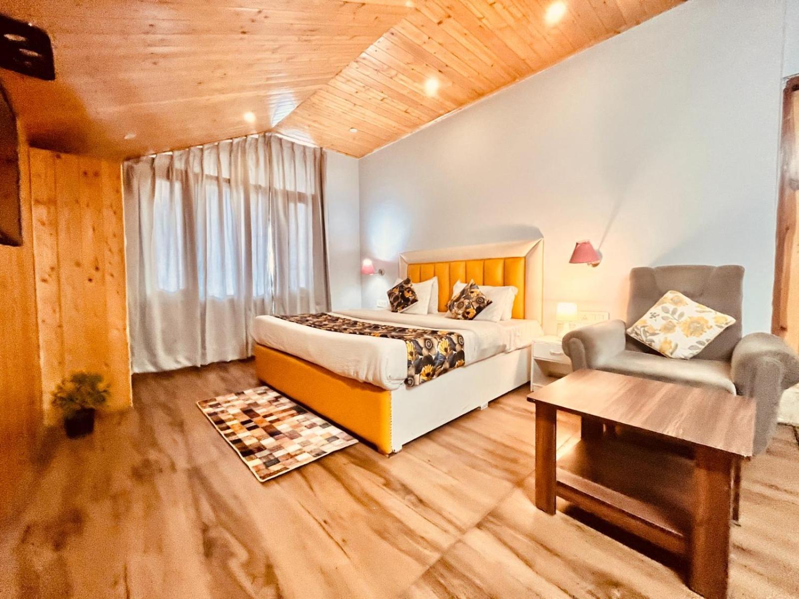 Hadimba Hill View By Hadimba Palace, Manali - Premium Room ! Family Hotel ! Parking ! Near Hadimba Temple Buitenkant foto