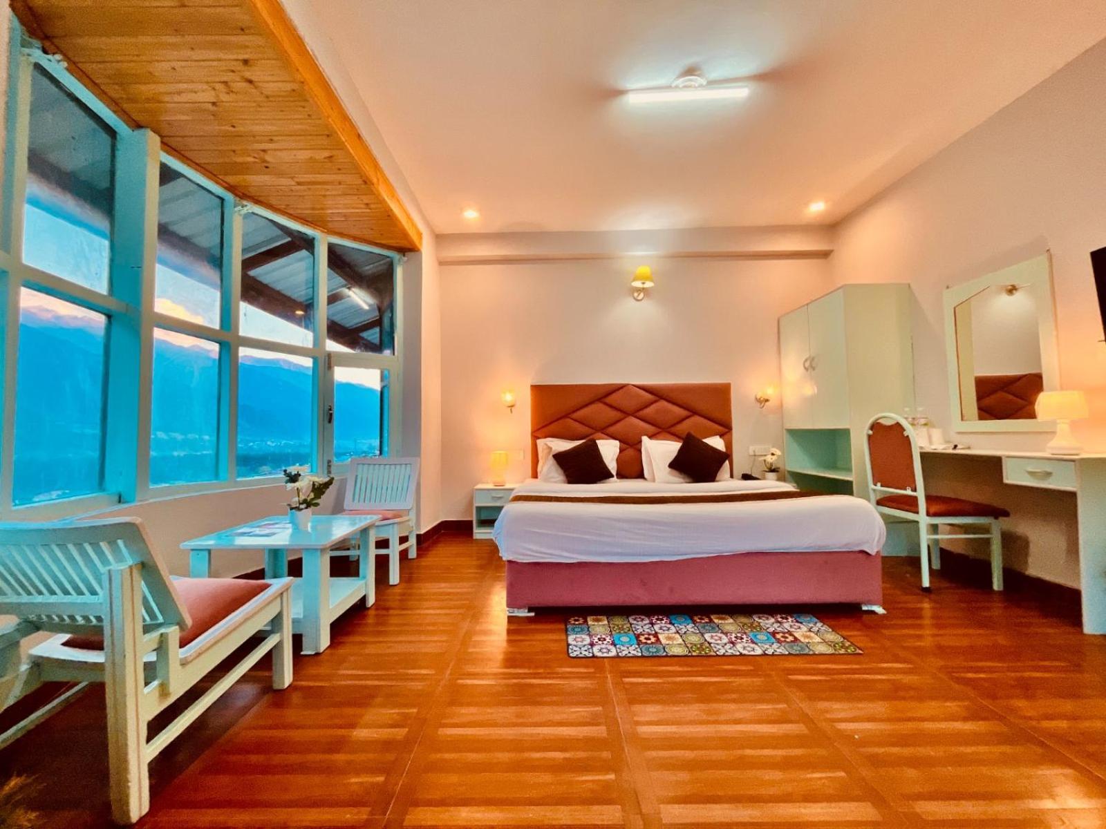Hadimba Hill View By Hadimba Palace, Manali - Premium Room ! Family Hotel ! Parking ! Near Hadimba Temple Buitenkant foto