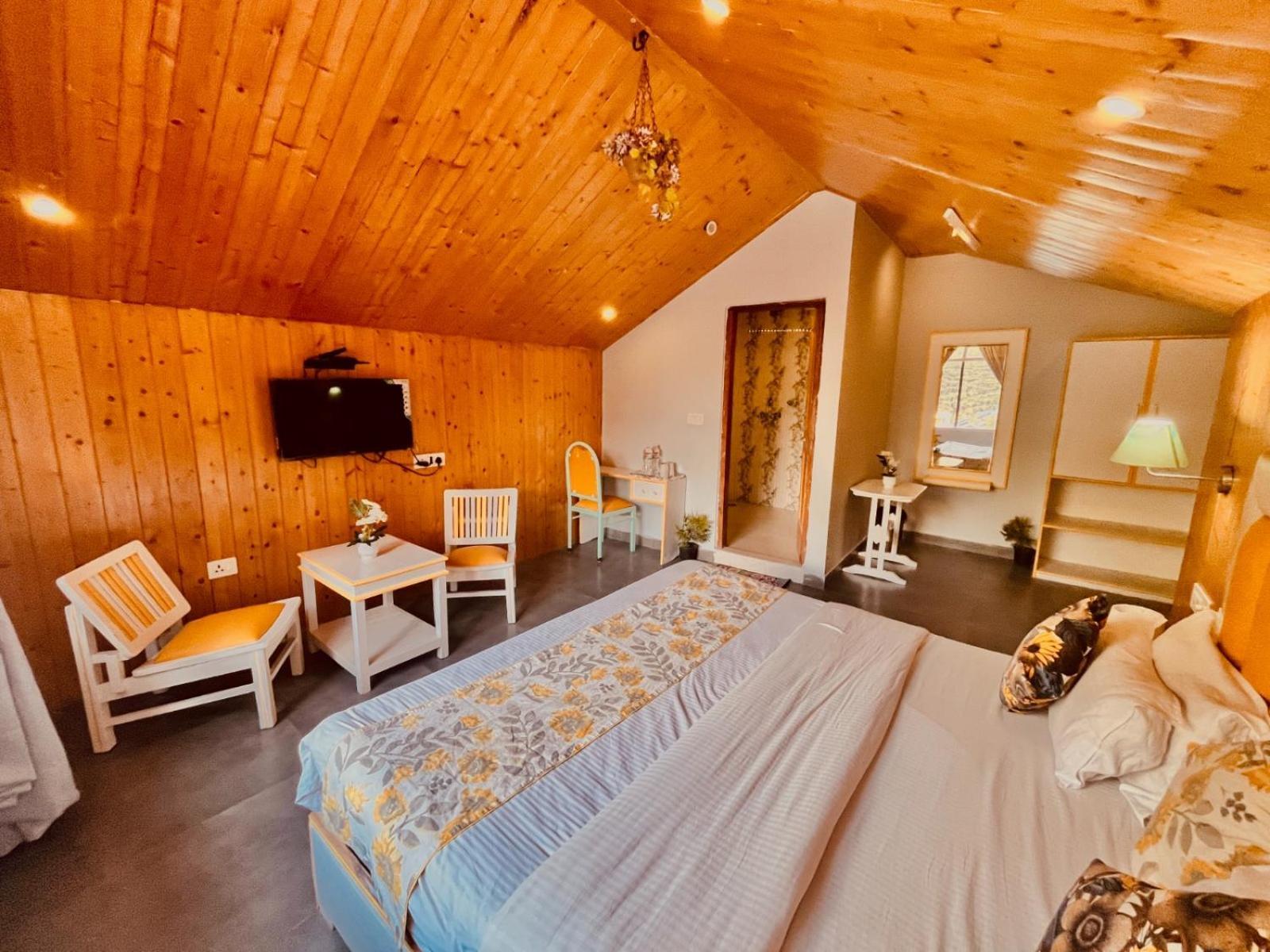 Hadimba Hill View By Hadimba Palace, Manali - Premium Room ! Family Hotel ! Parking ! Near Hadimba Temple Buitenkant foto