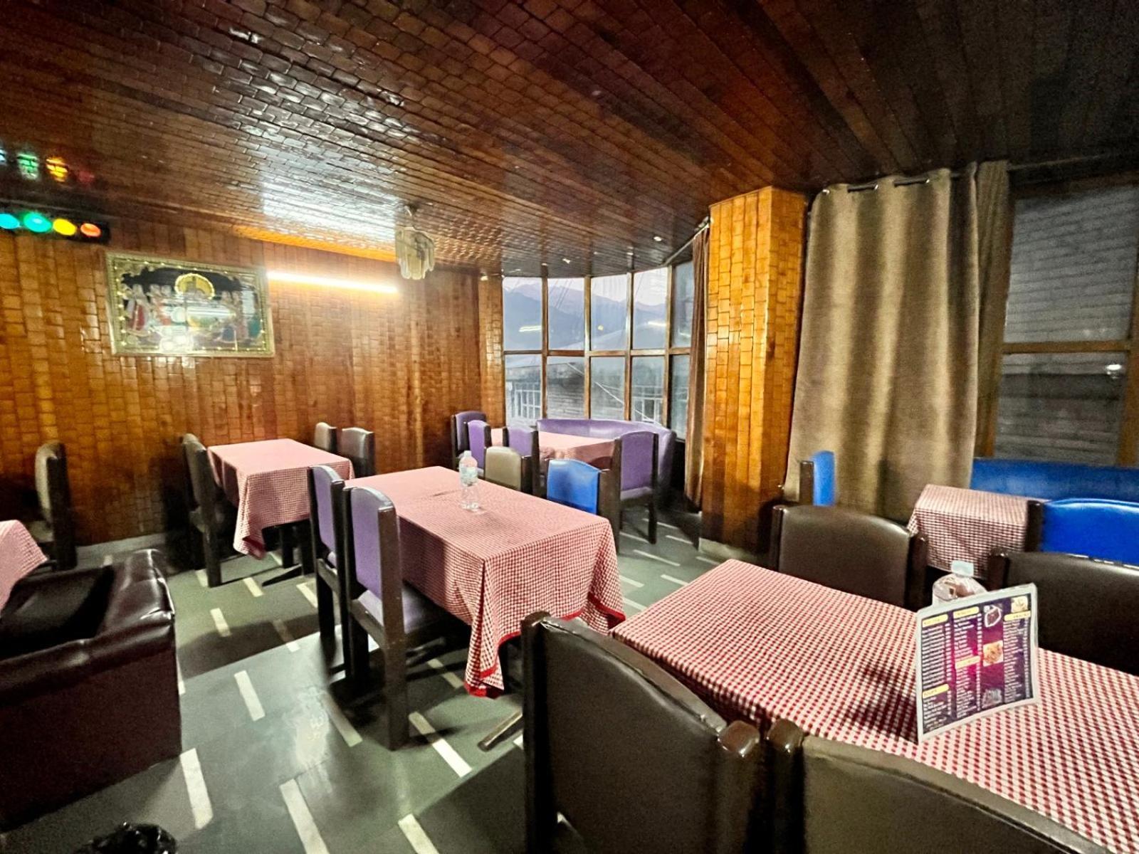 Hadimba Hill View By Hadimba Palace, Manali - Premium Room ! Family Hotel ! Parking ! Near Hadimba Temple Buitenkant foto