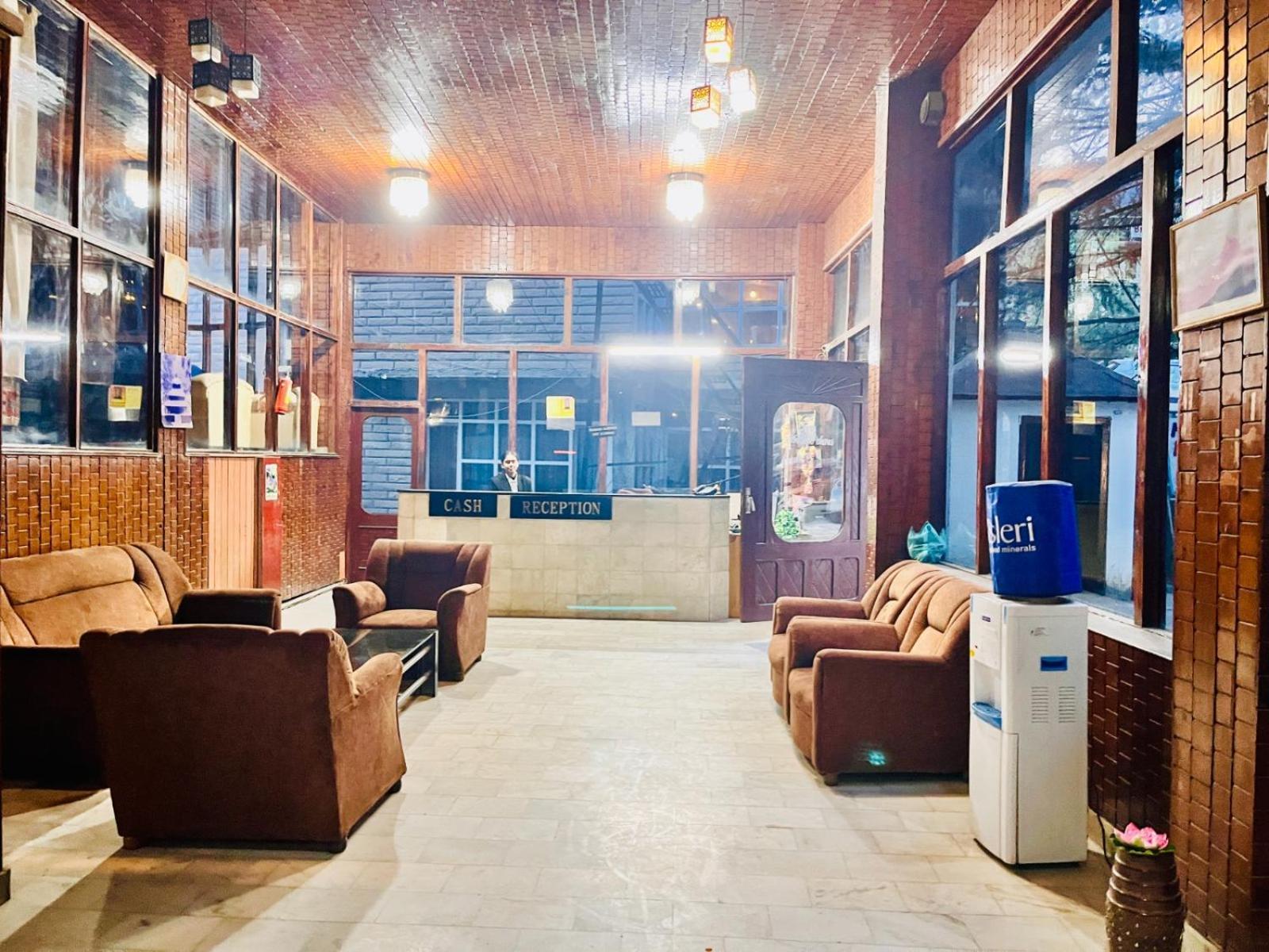 Hadimba Hill View By Hadimba Palace, Manali - Premium Room ! Family Hotel ! Parking ! Near Hadimba Temple Buitenkant foto