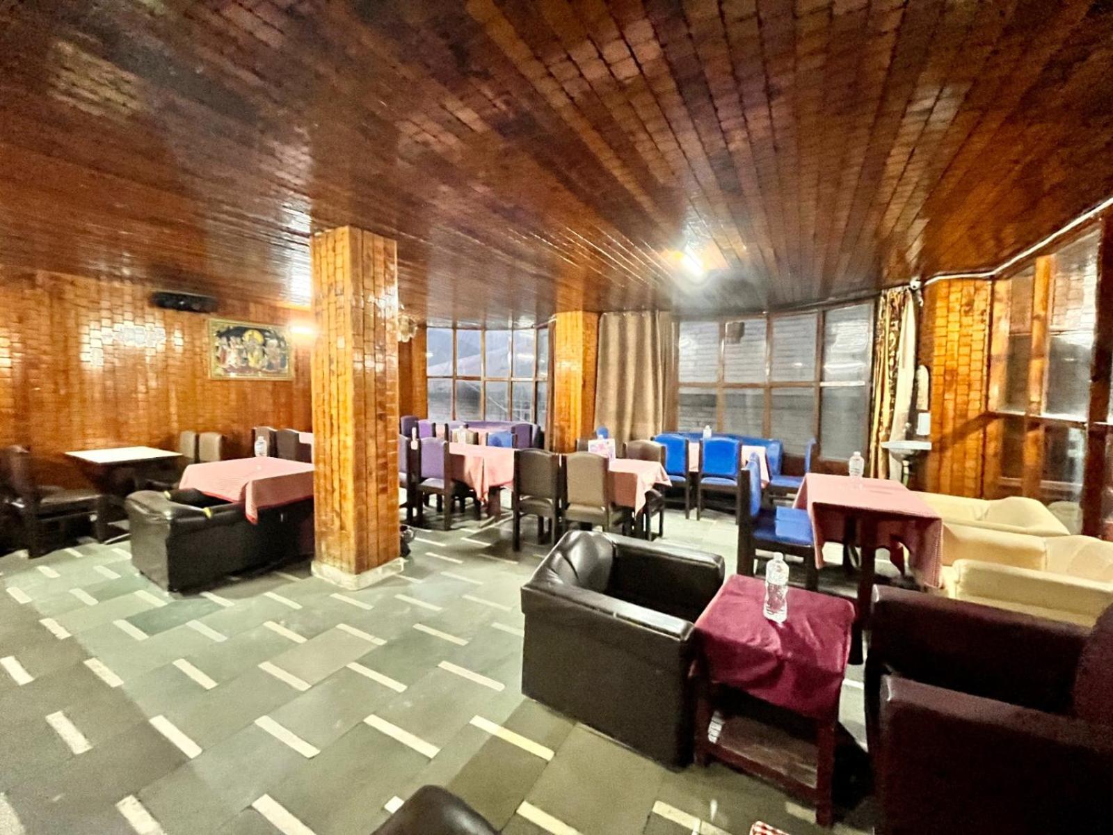 Hadimba Hill View By Hadimba Palace, Manali - Premium Room ! Family Hotel ! Parking ! Near Hadimba Temple Buitenkant foto