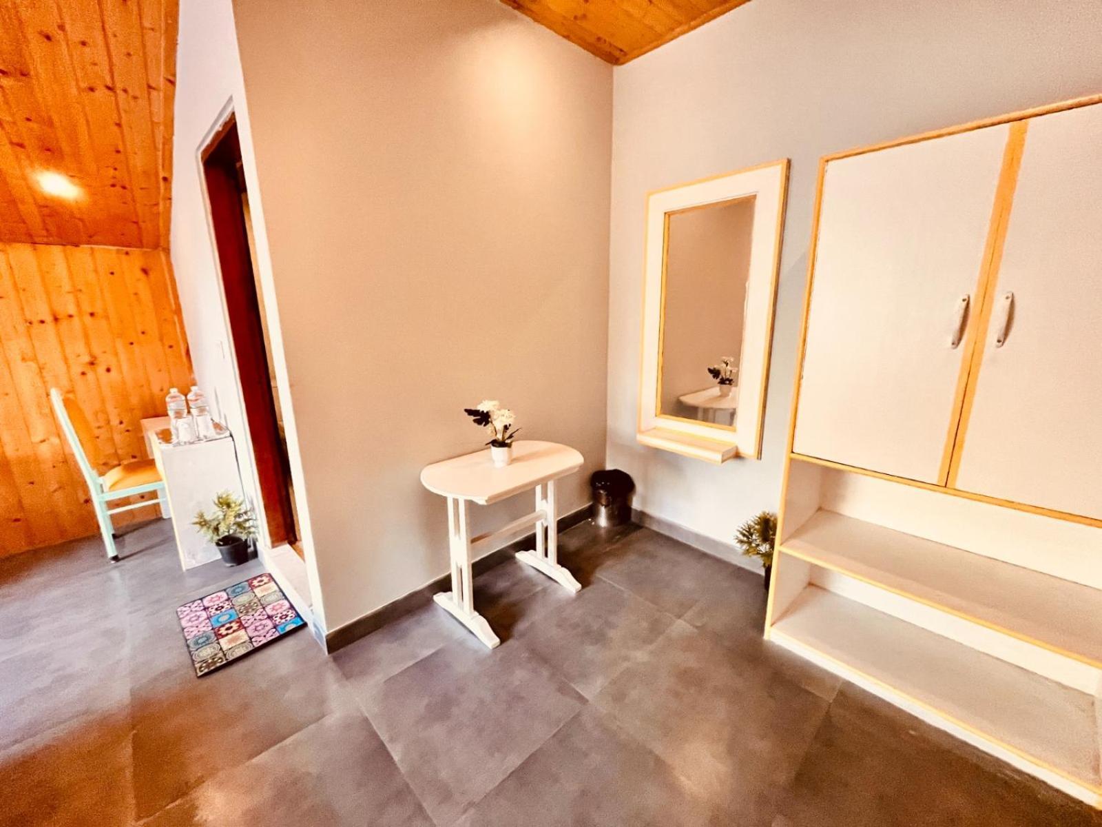 Hadimba Hill View By Hadimba Palace, Manali - Premium Room ! Family Hotel ! Parking ! Near Hadimba Temple Buitenkant foto