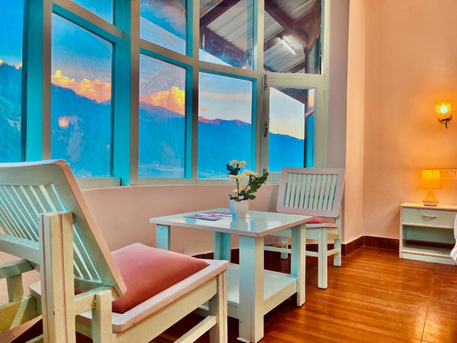 Hadimba Hill View By Hadimba Palace, Manali - Premium Room ! Family Hotel ! Parking ! Near Hadimba Temple Buitenkant foto