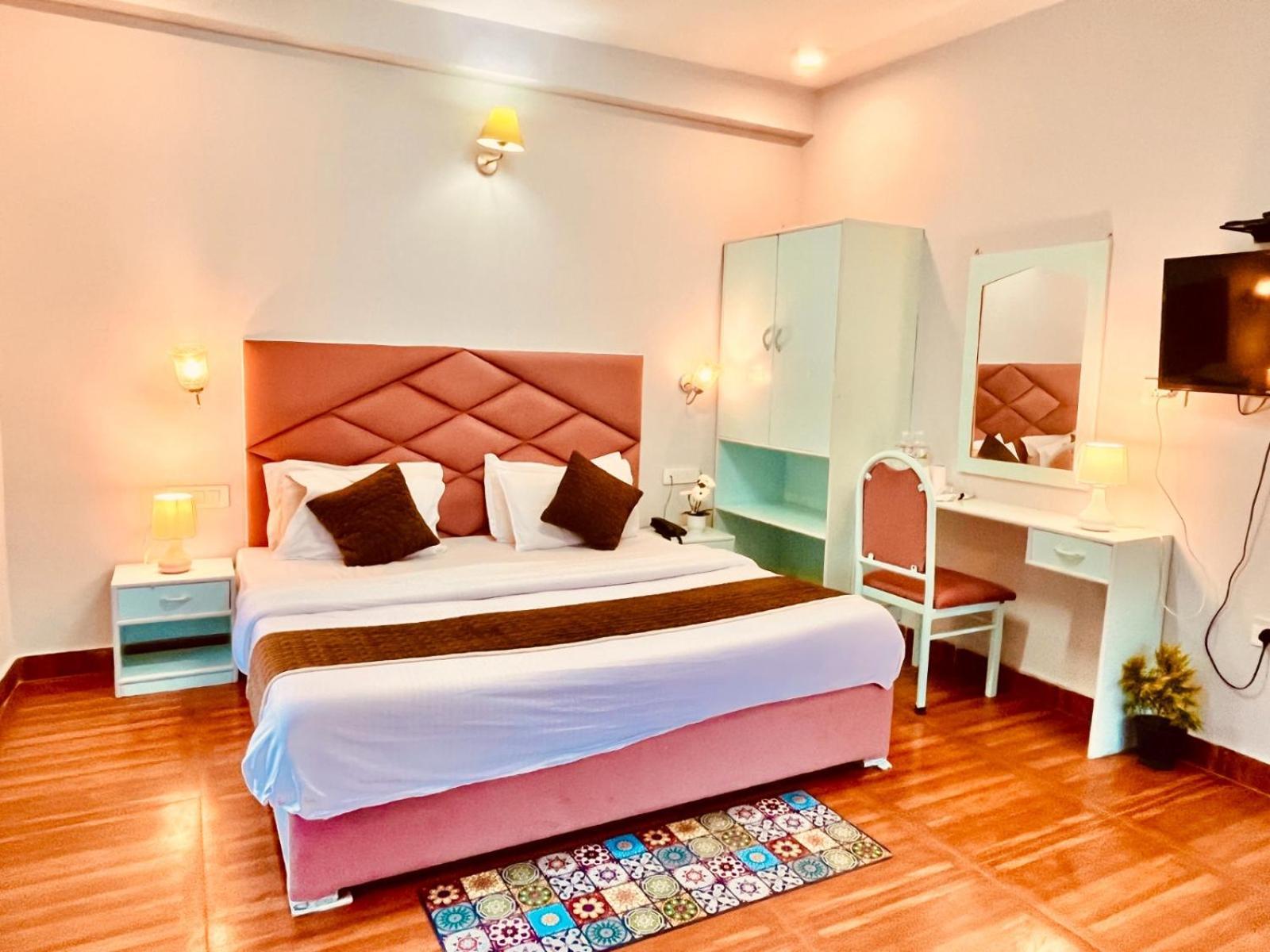 Hadimba Hill View By Hadimba Palace, Manali - Premium Room ! Family Hotel ! Parking ! Near Hadimba Temple Buitenkant foto