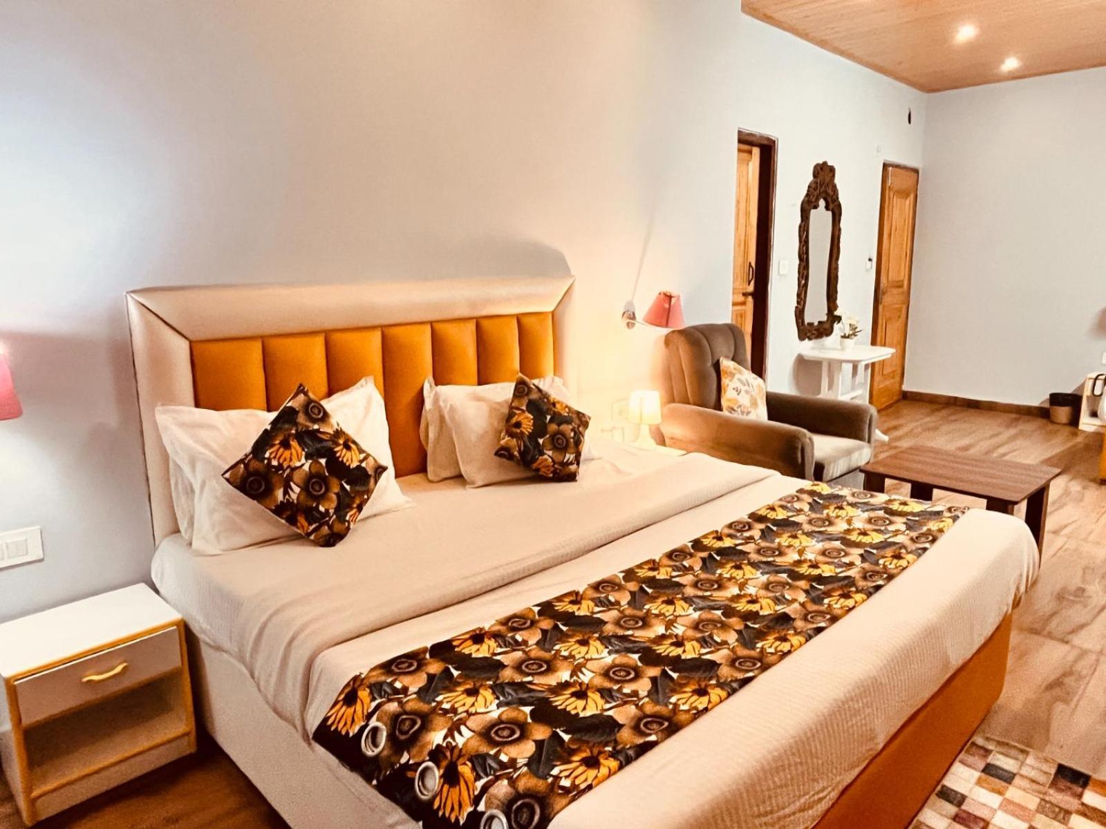 Hadimba Hill View By Hadimba Palace, Manali - Premium Room ! Family Hotel ! Parking ! Near Hadimba Temple Buitenkant foto