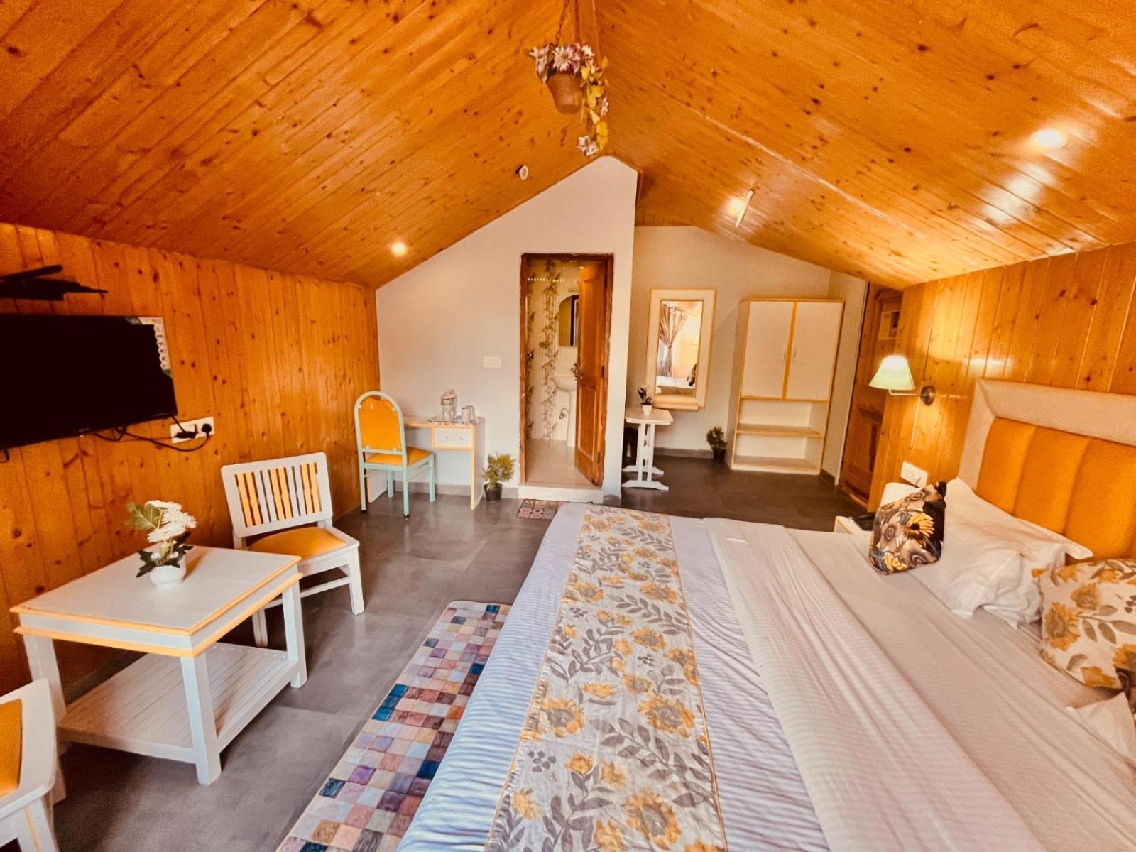 Hadimba Hill View By Hadimba Palace, Manali - Premium Room ! Family Hotel ! Parking ! Near Hadimba Temple Buitenkant foto