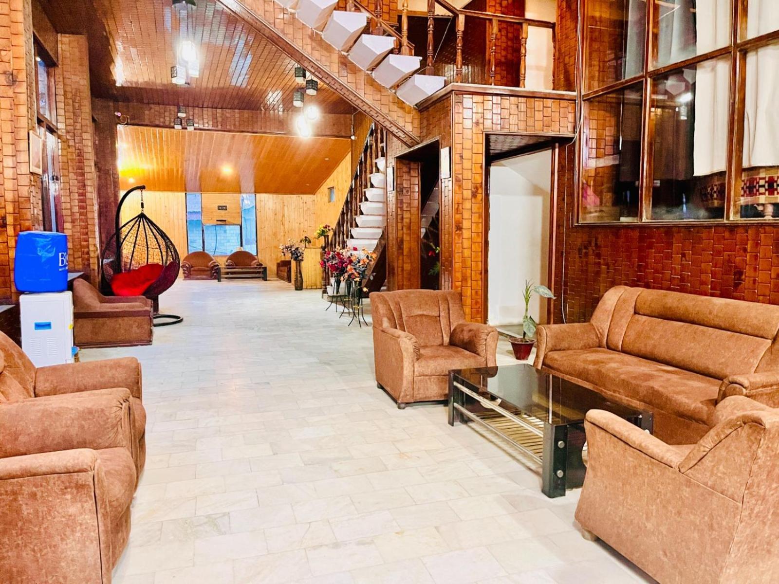 Hadimba Hill View By Hadimba Palace, Manali - Premium Room ! Family Hotel ! Parking ! Near Hadimba Temple Buitenkant foto