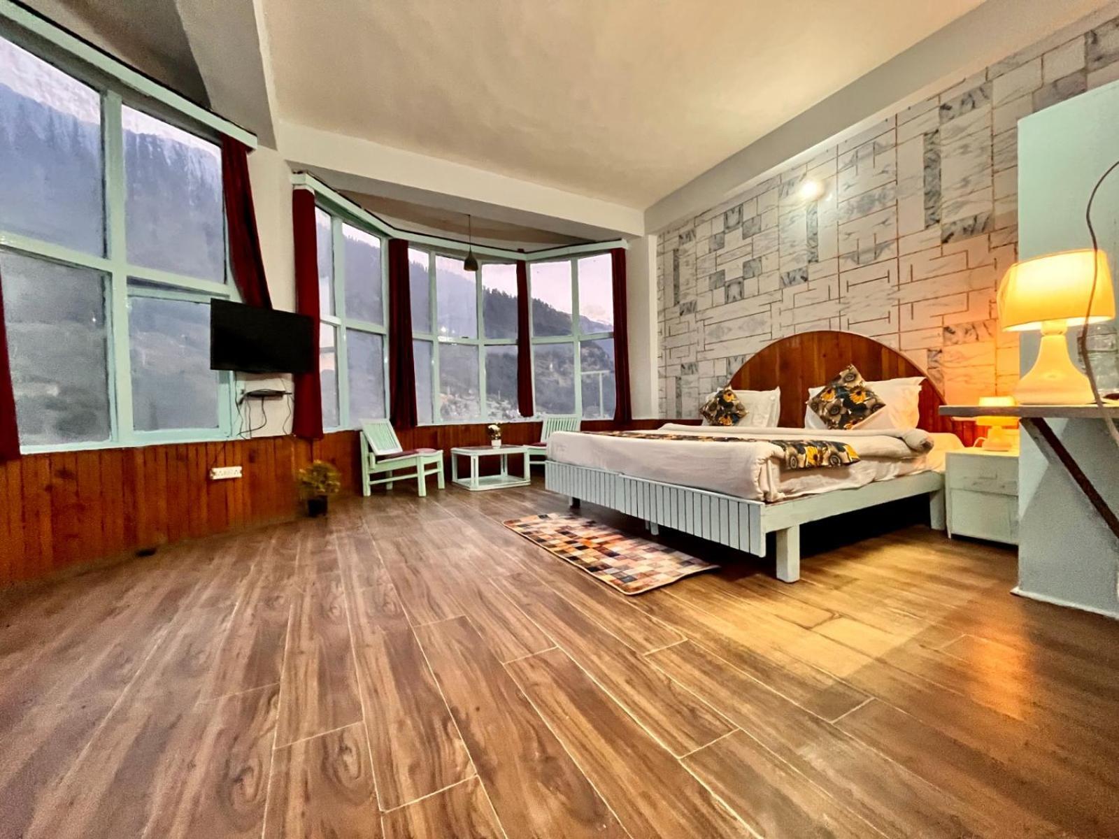 Hadimba Hill View By Hadimba Palace, Manali - Premium Room ! Family Hotel ! Parking ! Near Hadimba Temple Buitenkant foto