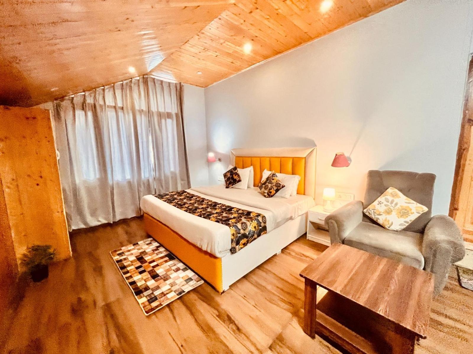 Hadimba Hill View By Hadimba Palace, Manali - Premium Room ! Family Hotel ! Parking ! Near Hadimba Temple Buitenkant foto
