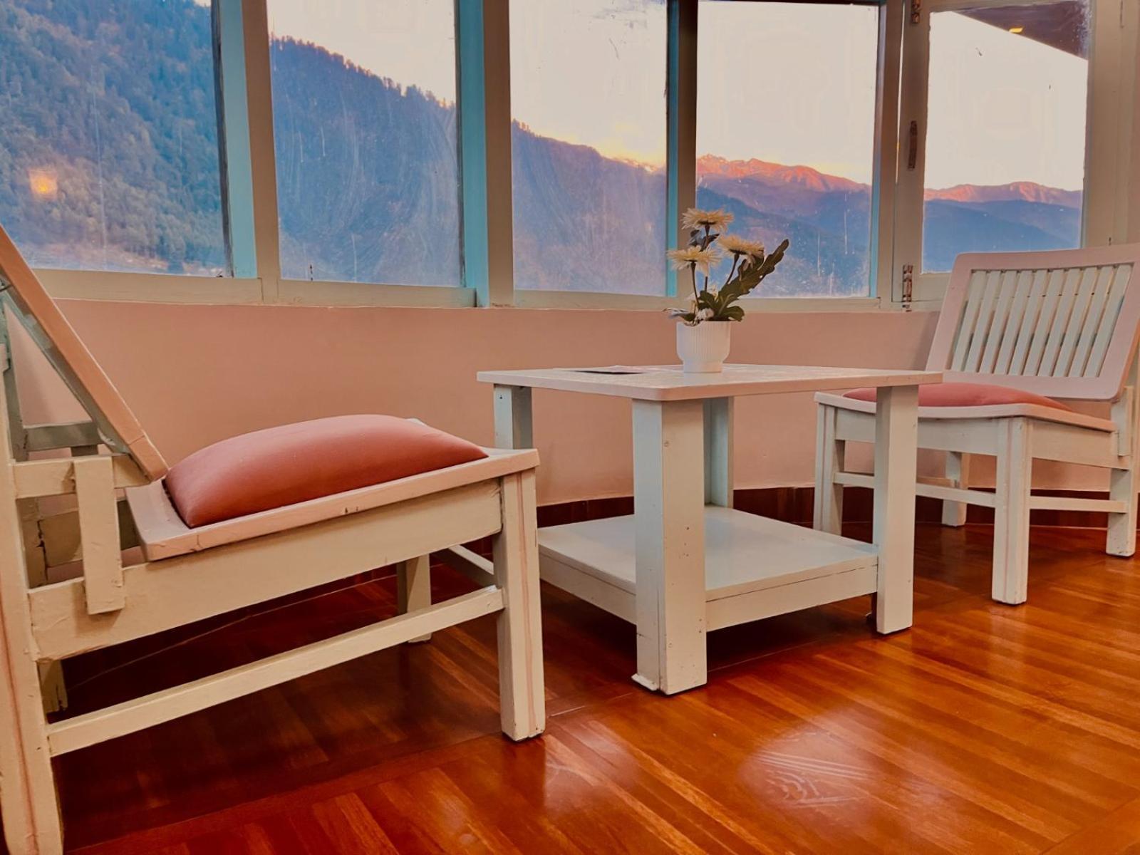 Hadimba Hill View By Hadimba Palace, Manali - Premium Room ! Family Hotel ! Parking ! Near Hadimba Temple Buitenkant foto