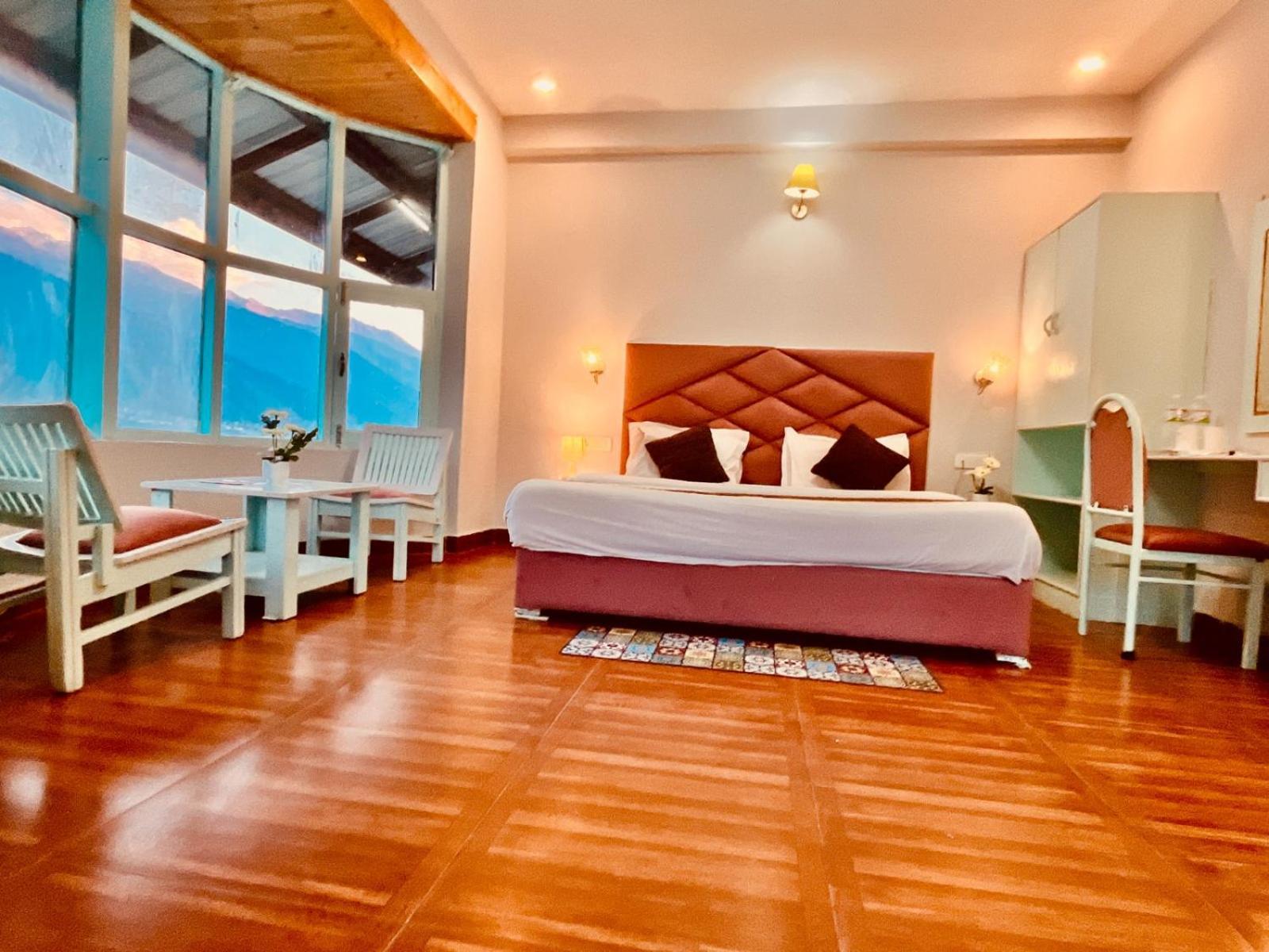 Hadimba Hill View By Hadimba Palace, Manali - Premium Room ! Family Hotel ! Parking ! Near Hadimba Temple Buitenkant foto