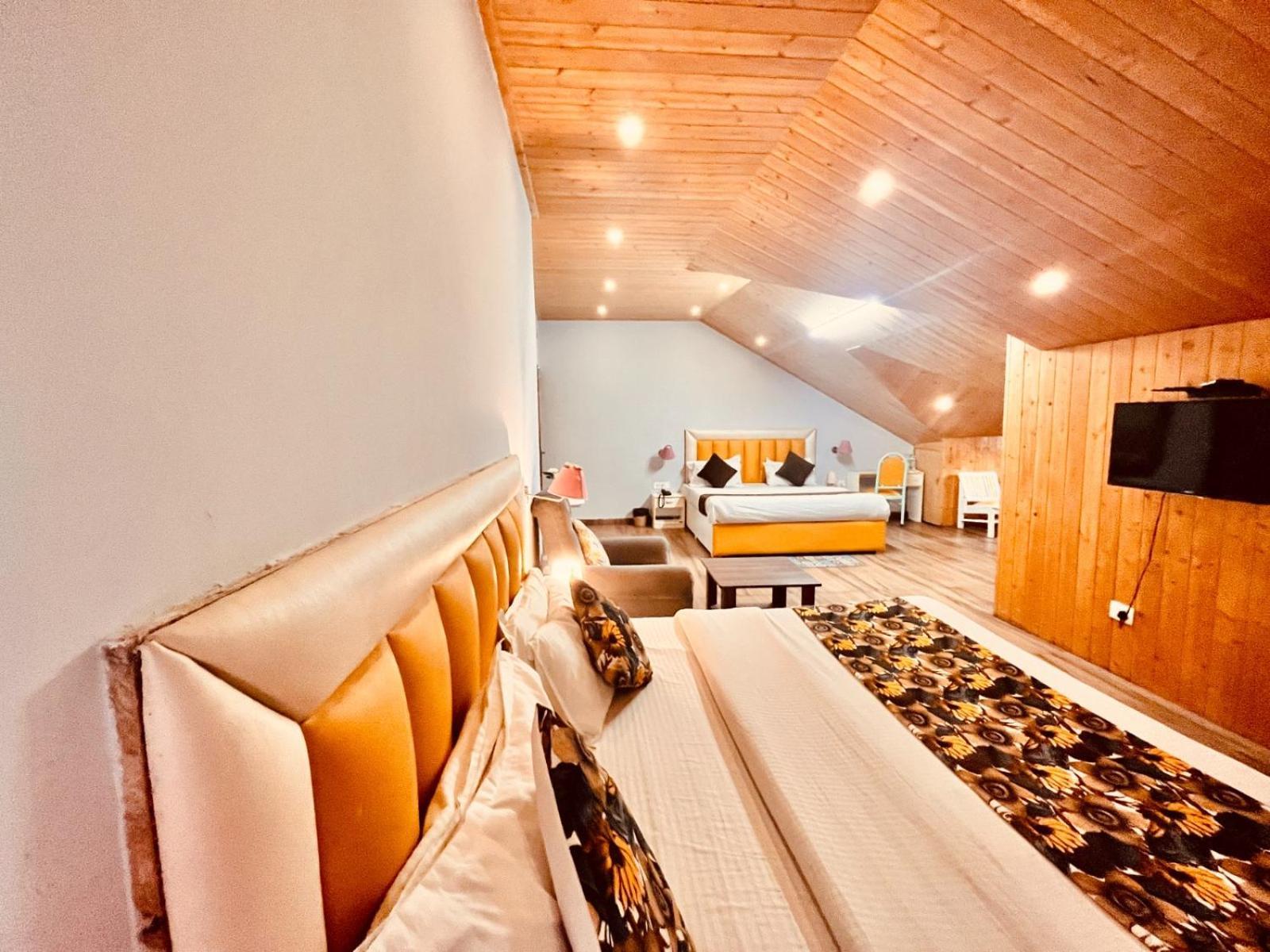 Hadimba Hill View By Hadimba Palace, Manali - Premium Room ! Family Hotel ! Parking ! Near Hadimba Temple Buitenkant foto