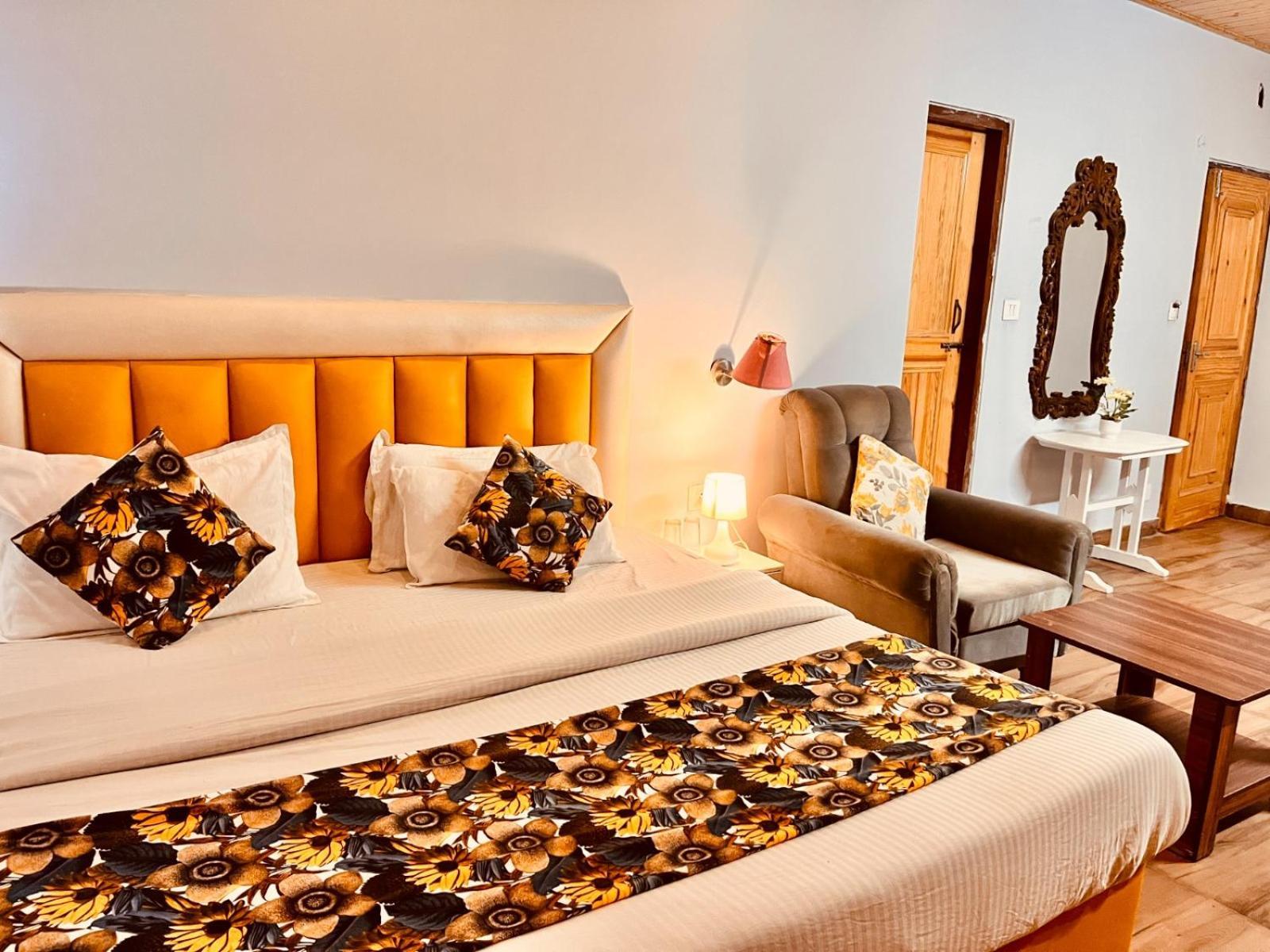 Hadimba Hill View By Hadimba Palace, Manali - Premium Room ! Family Hotel ! Parking ! Near Hadimba Temple Buitenkant foto