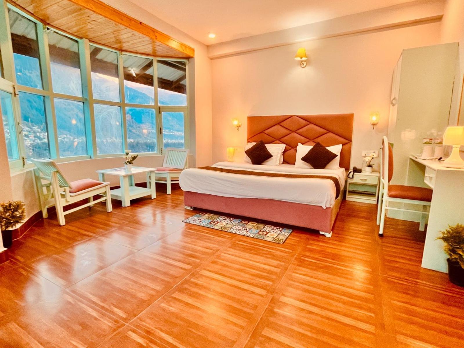 Hadimba Hill View By Hadimba Palace, Manali - Premium Room ! Family Hotel ! Parking ! Near Hadimba Temple Buitenkant foto