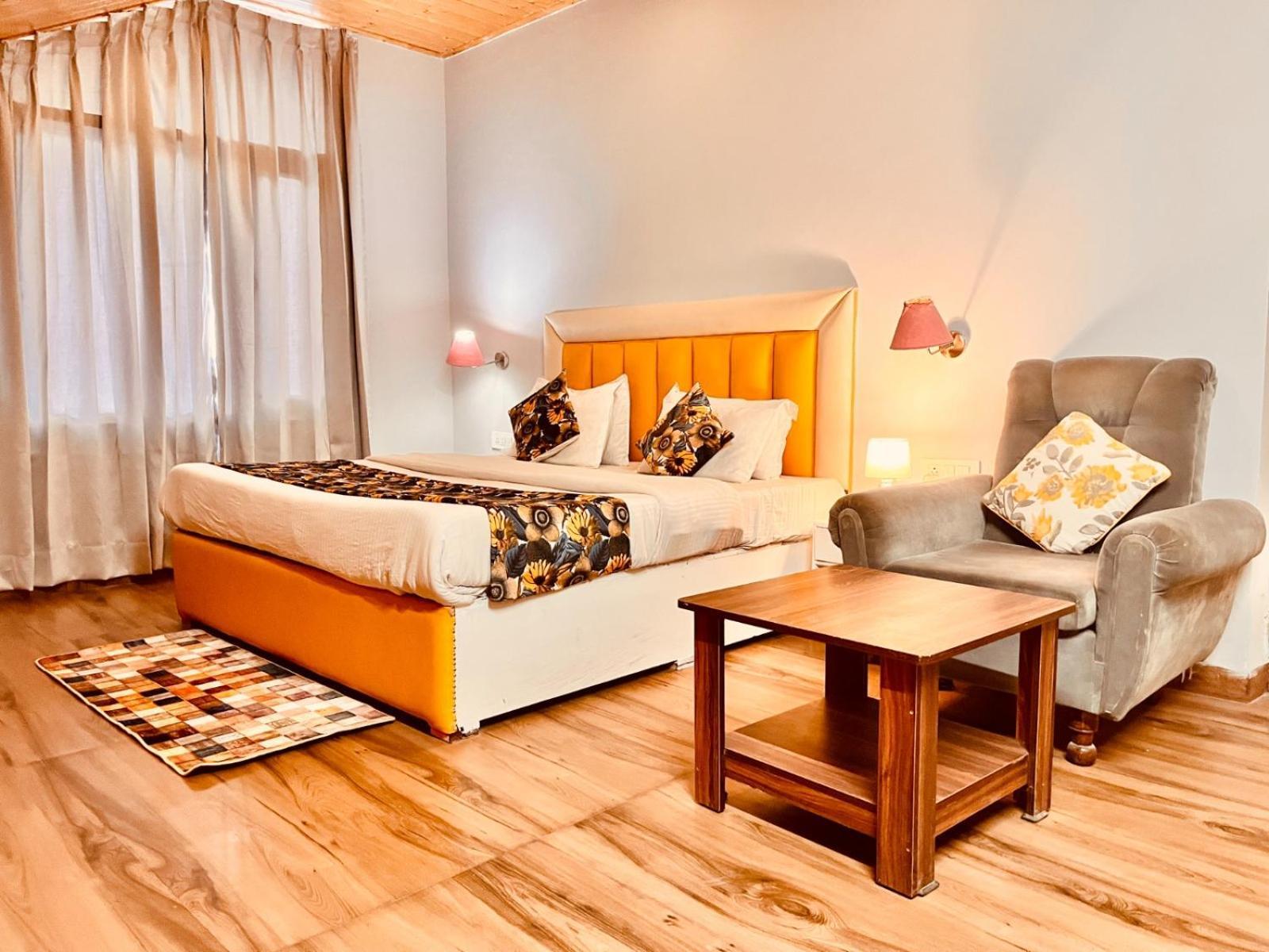 Hadimba Hill View By Hadimba Palace, Manali - Premium Room ! Family Hotel ! Parking ! Near Hadimba Temple Buitenkant foto