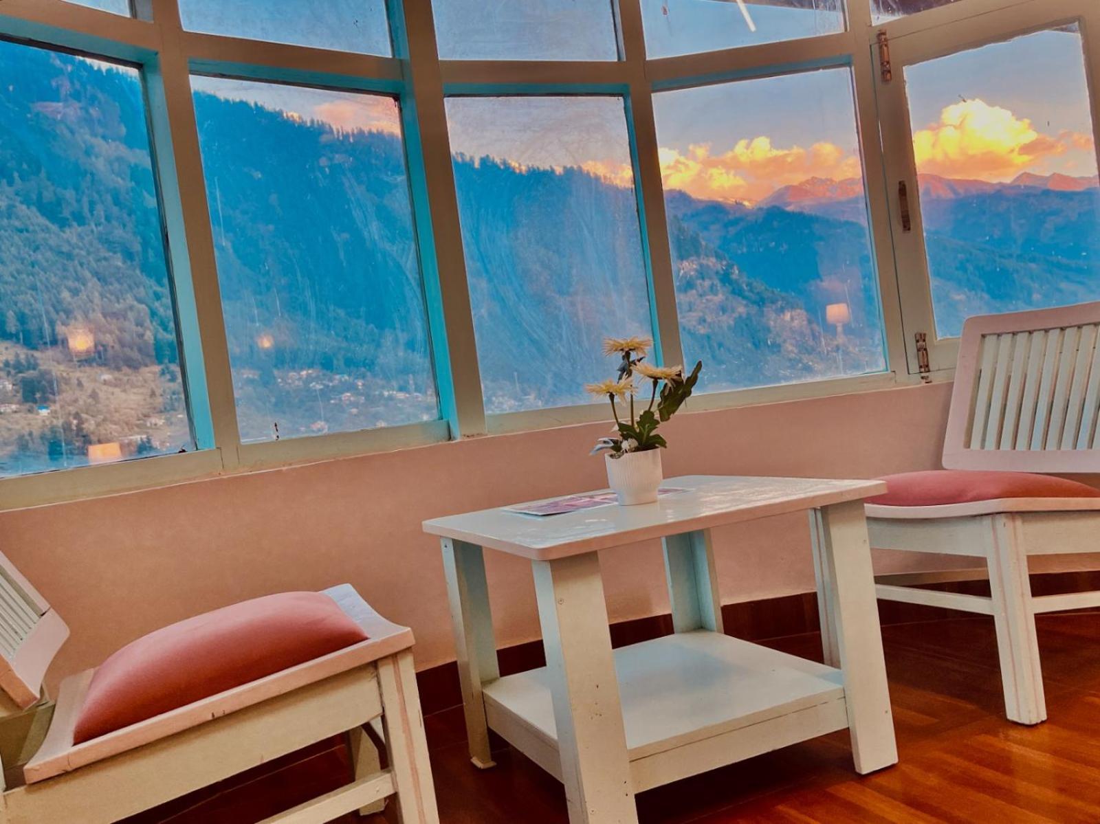 Hadimba Hill View By Hadimba Palace, Manali - Premium Room ! Family Hotel ! Parking ! Near Hadimba Temple Buitenkant foto