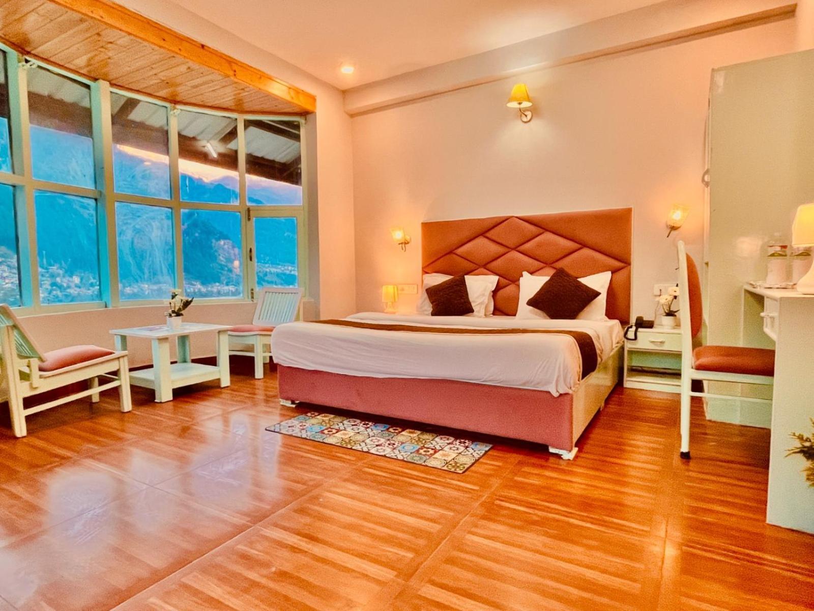 Hadimba Hill View By Hadimba Palace, Manali - Premium Room ! Family Hotel ! Parking ! Near Hadimba Temple Buitenkant foto