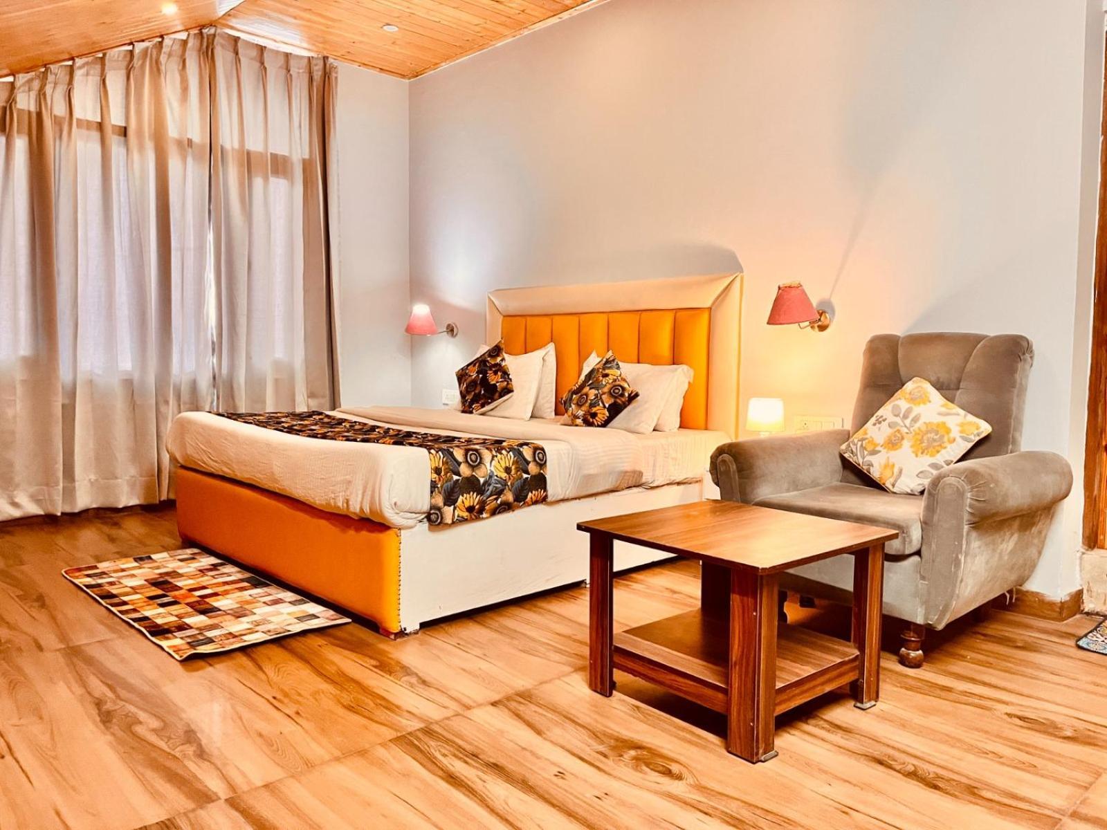 Hadimba Hill View By Hadimba Palace, Manali - Premium Room ! Family Hotel ! Parking ! Near Hadimba Temple Buitenkant foto